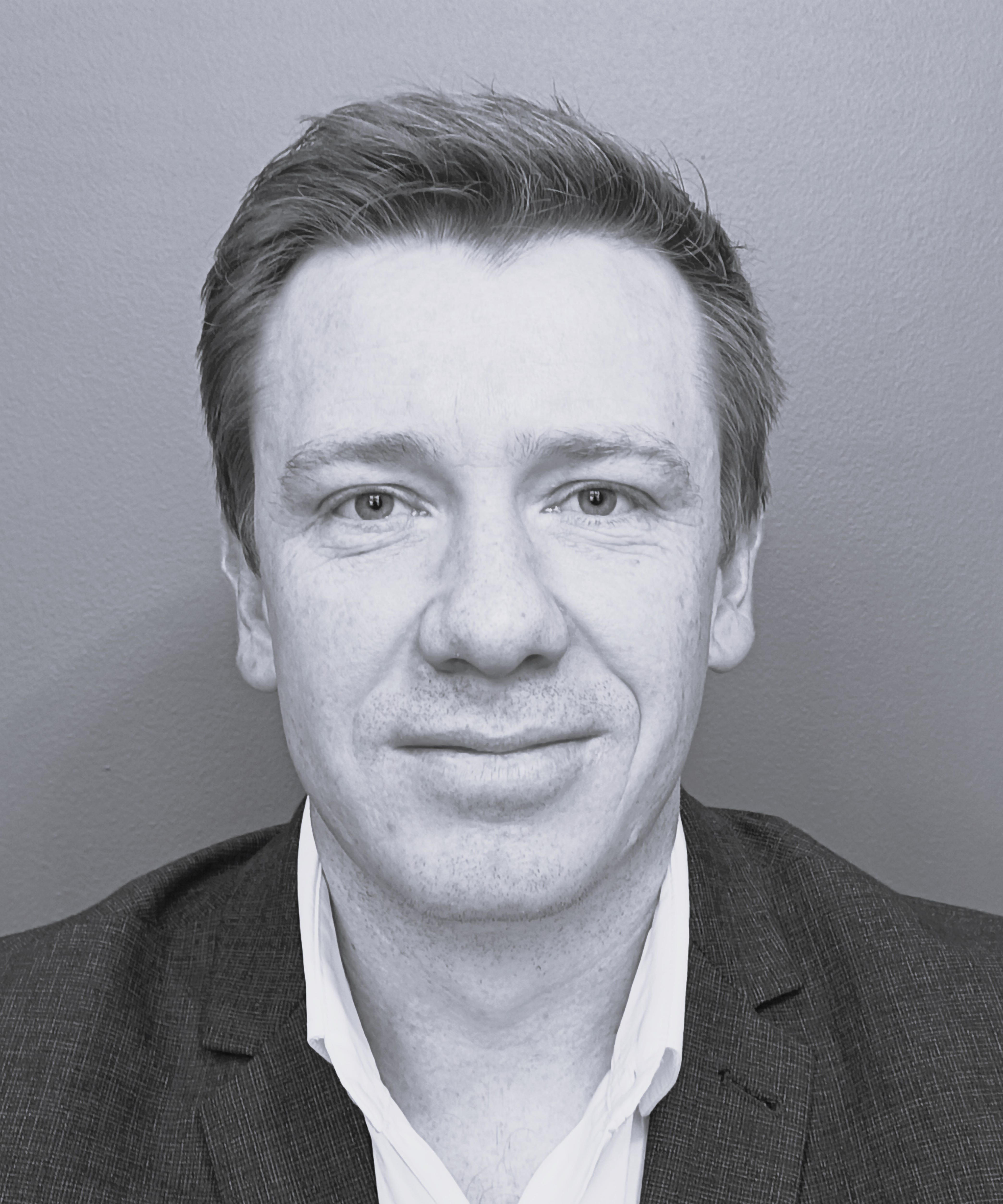 Professional portrait photograph of Andrew van der Knaap