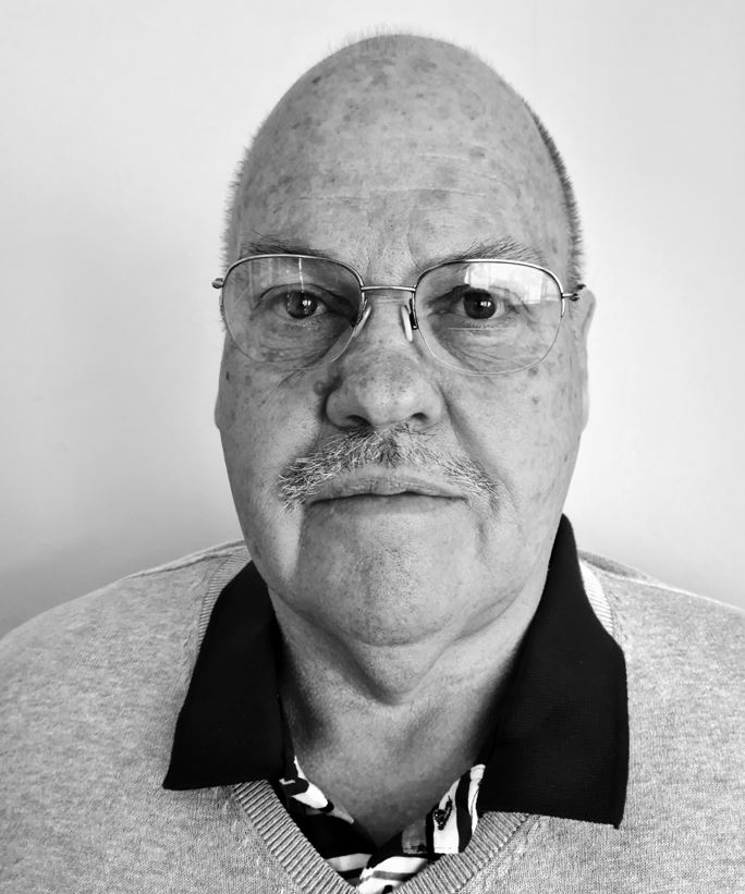 Professional portait photograph of Barry Mondahl