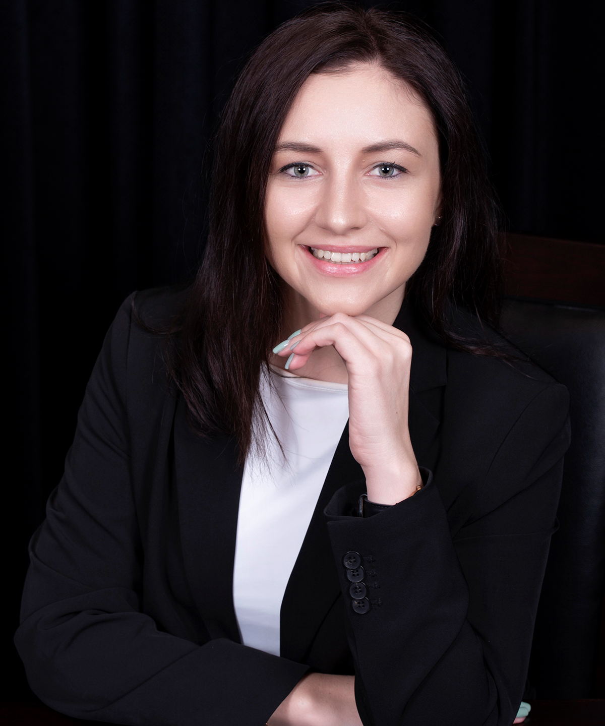 Professional portait photograph of Rochelle Niemann