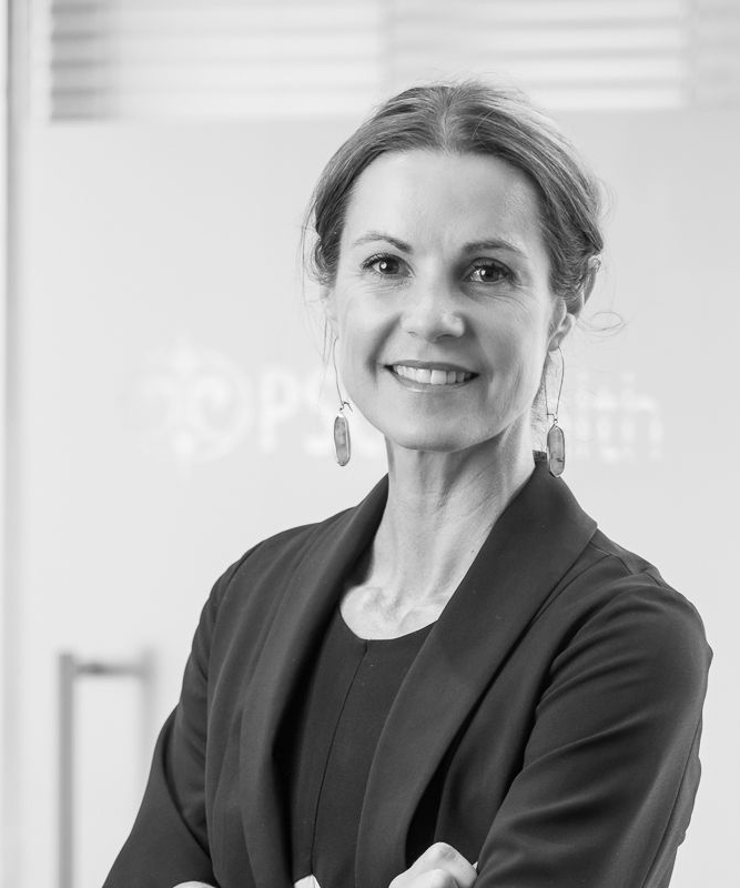 Professional portait photograph of Suzette von Broembsen